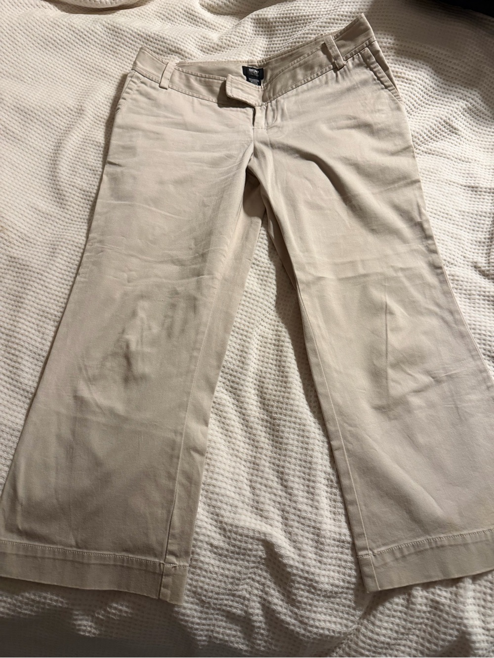 Khaki cropped size 2 pants low rise